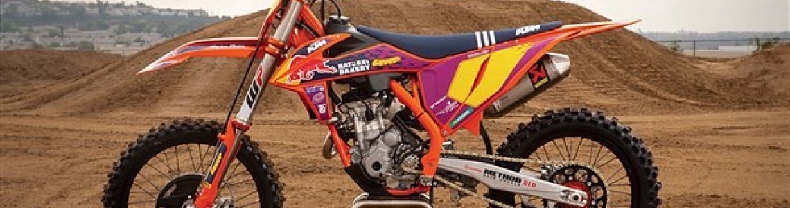 KTM PRESENTEERT KTM 250 SX-F TROY LEE DESIGNS-MOTOCROSSMACHINE VOOR 2021